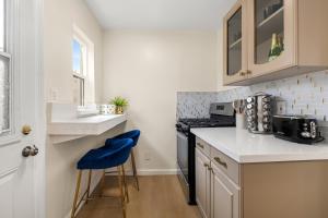 Hollywood Glam Hideaway - Steps to Walk of Fame