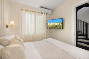 Hollywood Glam Hideaway - Steps to Walk of Fame