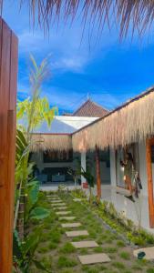 The middle Surf house