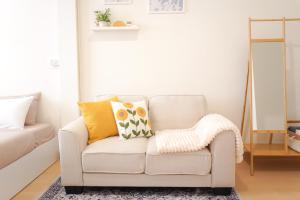 Buddy House - Spacious Triple Room in Chinatown, Walk to MRT