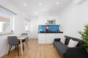 Riverside Studio By Luís Bridge, WOW & Half Rabbit