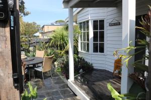Island Shack 2BR Pet Friendly Coastal Home Near Beach in Cowes