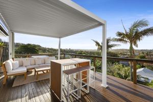 Chic Coastal 1-Bedroom Home with Balcony & BBQ