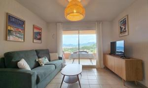 Appartements Charmant T3 avec Vue Panoramique sur la Mer, Terrasse, Piscine et a seulement 300m de la plage de la Roya : photos des chambres