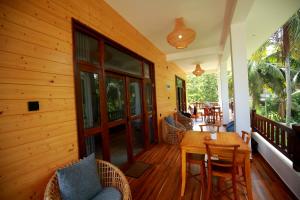 Shoreline House Hiriketiya