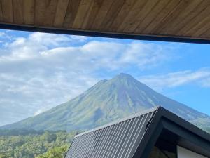 Impresionantes vistas al Volcán Arenal, cine privado y ubicación ideal