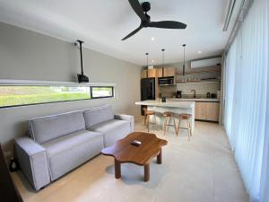 Impresionantes vistas al Volcán Arenal, cine privado y ubicación ideal