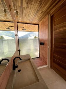 Impresionantes vistas al Volcán Arenal, cine privado y ubicación ideal