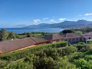 Charmant T3 avec Terrasse et Vue Panoramique sur le Golfe de Saint-Florent, à 300m de la plage de la Roya - Casta