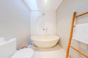 LIVING DOOR BALI - NEW Majestic Villa Canggu 8BR