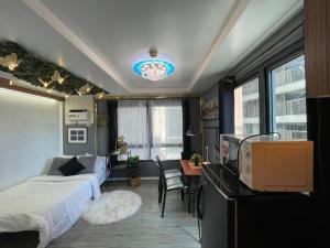 Stylish unit in Ortigas near podium & holiday inn