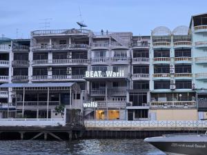BEAT Warii Hostel at Chaophraya River