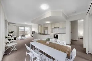 Simple & Sweet Mango Hill Home - Big Patio w BBQ - Ocean View