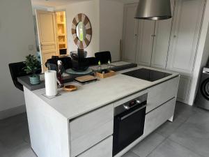 Maisons de vacances F1 Moderne avec Piscine privee et Vue sur le Garlaban : photos des chambres