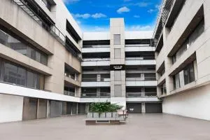 Super Hotel O Dindoli Surat - Navsāri