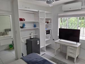 Garden Facing Upstairs En-Suite Bedroom In Main House