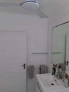 Garden Facing Upstairs En-Suite Bedroom In Main House