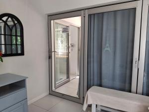 Garden Facing Upstairs En-Suite Bedroom In Main House