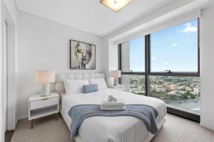 Stunning Sky Home with Endless Views, Pool & Parking