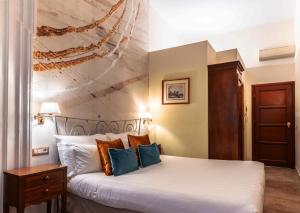 Le Clarisse Pantheon