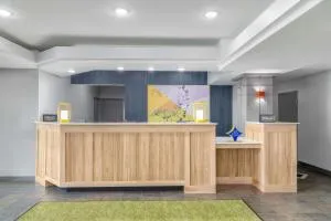 Spark By Hilton Lansing - Atchison