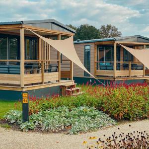 Trinity Lodges 12 people