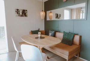 Trinity Lodges 12 people