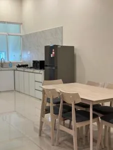 De Home Kluang Homestay - 峇株巴辖