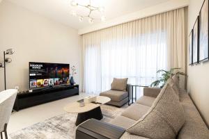 Stylish 1BR City View at Vida Creek Beach