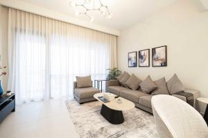 Stylish 1BR City View at Vida Creek Beach