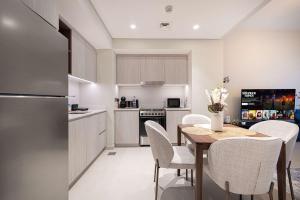 Stylish 1BR City View at Vida Creek Beach