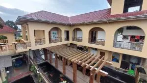 Koi Empire Bed and Breakfast - Cabuyao