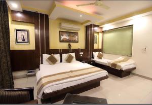 Hotel star view 2mins from Metro Station near 5mins distance New Delhi Railway Station