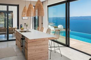 New! Ocean View Villa