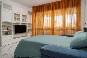NEW - Parking - 10 min from Fiera MiRHO - sleeps 4 - Bollate