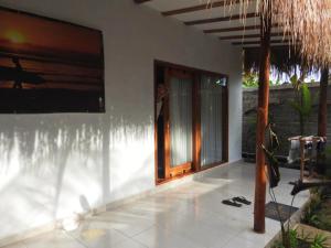 The middle Surf house
