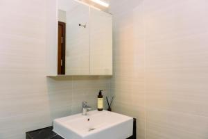 Spacious 1BR with Japandi Design at West Vista Apartment By Travelio