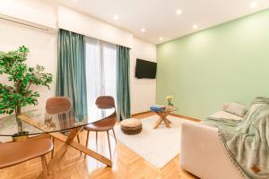 Marys Haven Apt near metro station and Acropolis