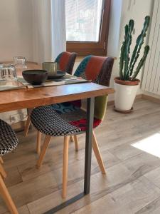 Altrove, lontano quanto basta