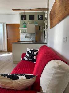 Altrove, lontano quanto basta