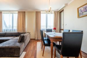 Elegant Aristocratic 2 BDRM Flat, TOP Location