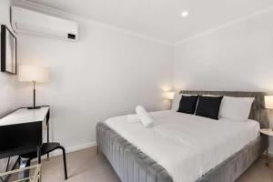 Charming Three-Story Terrace House in Pyrmont