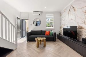 Charming Three-Story Terrace House in Pyrmont