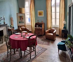 B&B / Chambres d'hotes L'ancienne comedie : Chambre Double avec Salle de Bains Privative