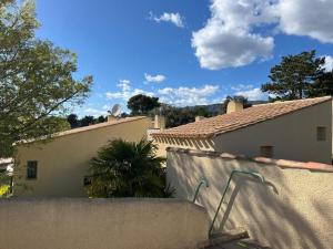 Maisonnette de charme dans domaine naturiste au pied du Mont Ventoux !