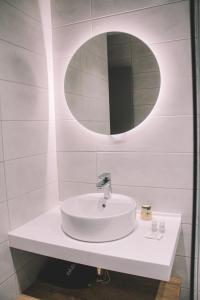 Hotels The Originals Boutique, Hotel Le Pariou, Issoire : photos des chambres