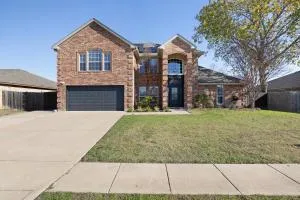 Spacious 5-bedroom villa in welcoming Burleson with WiFi, AC - Joshua