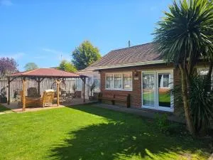 Spalding Town Centre - 2 Person - Self Contained - Self Catering 1 or 2 Doubles - Whaplode