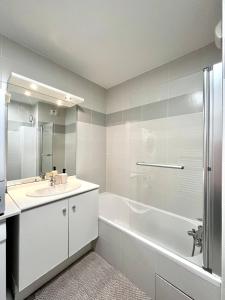 Appartements T2 cosy avec parking - Goupama Stadium LDLC Arena : photos des chambres