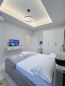 White and Cozy Apartment